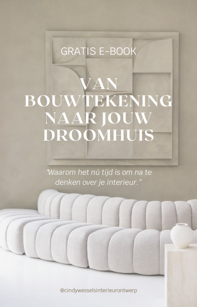 een witte bank in een ruimte met de tekst van bouwtekening naar jouw droomhuis